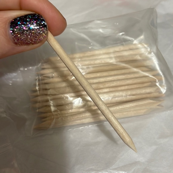 FREE push stick ONE mini nail tools spa day with purchase of bundle - Picture 2 of 3